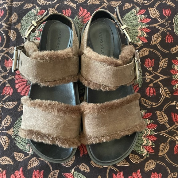 Aerosoles Fur Sandal. Size 8 - Picture 2 of 4